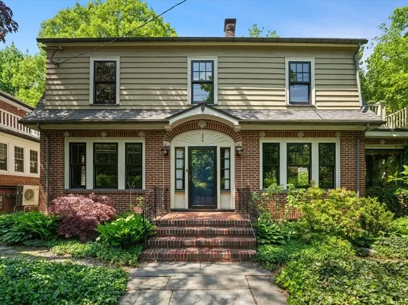 299 Pond St, Jamaica Plain, MA 02130