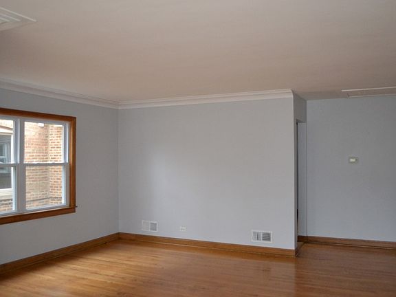 3rd image of 9939 S Artesian Ave