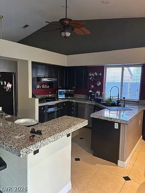 4 bed, 2.5 bath, 2563 sqft, $3,900 — Photo 3