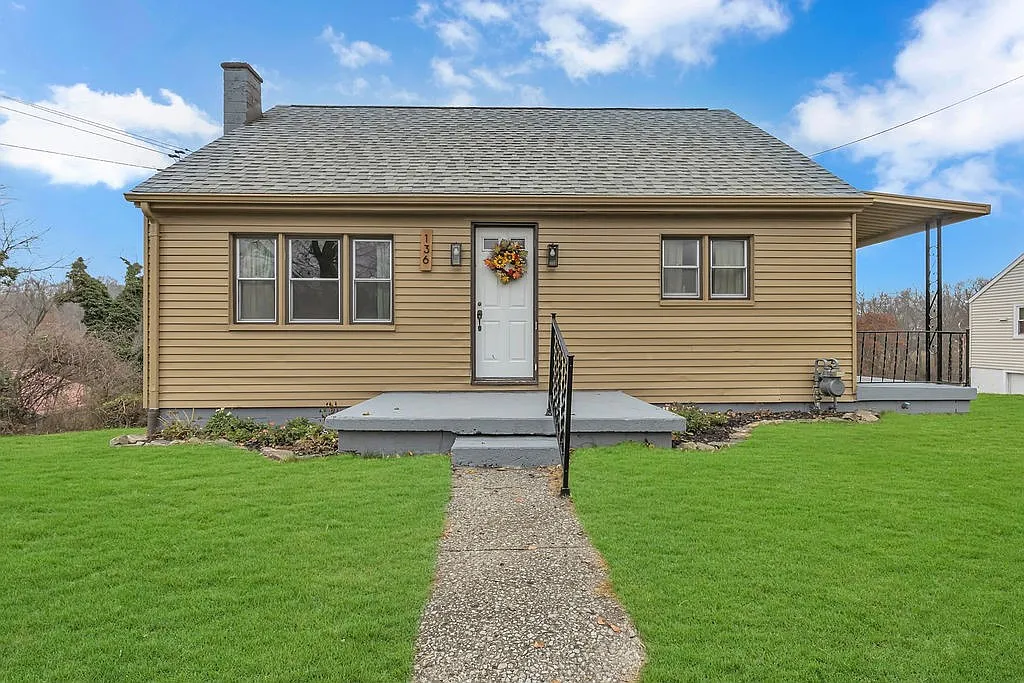 136 Harold St photo 1