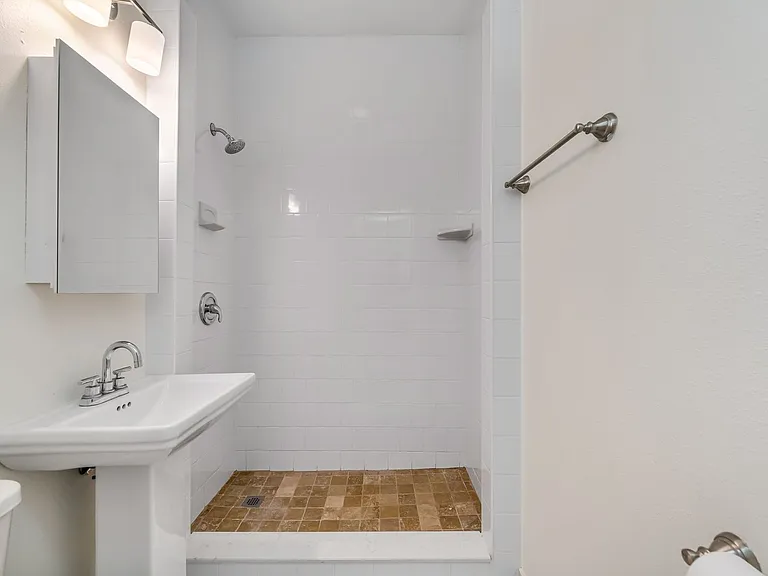 2115 W Hills Ave — Photo 45