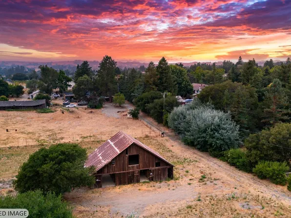 2010 Live Oak Farm Lane, Petaluma, CA 94952