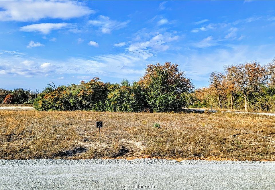 1st image of 9 Hampshire Ln