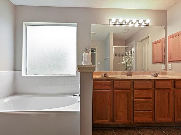4th image of 12047 Belle Ct