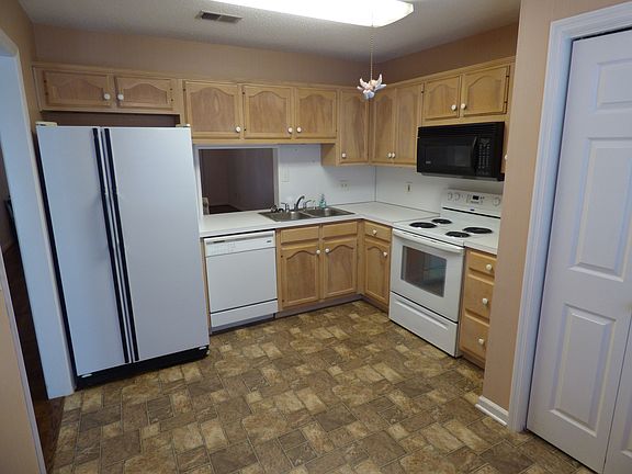Appliances remain in kitchen