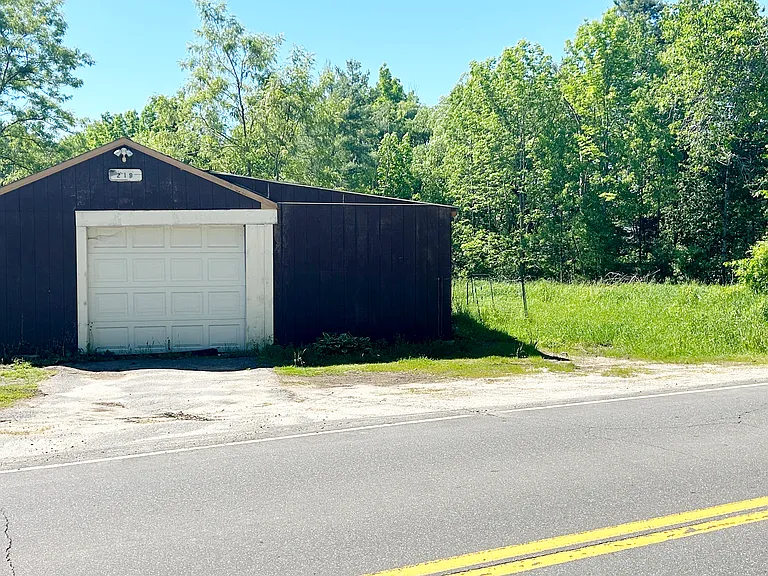 219 Post Rd — Photo 17