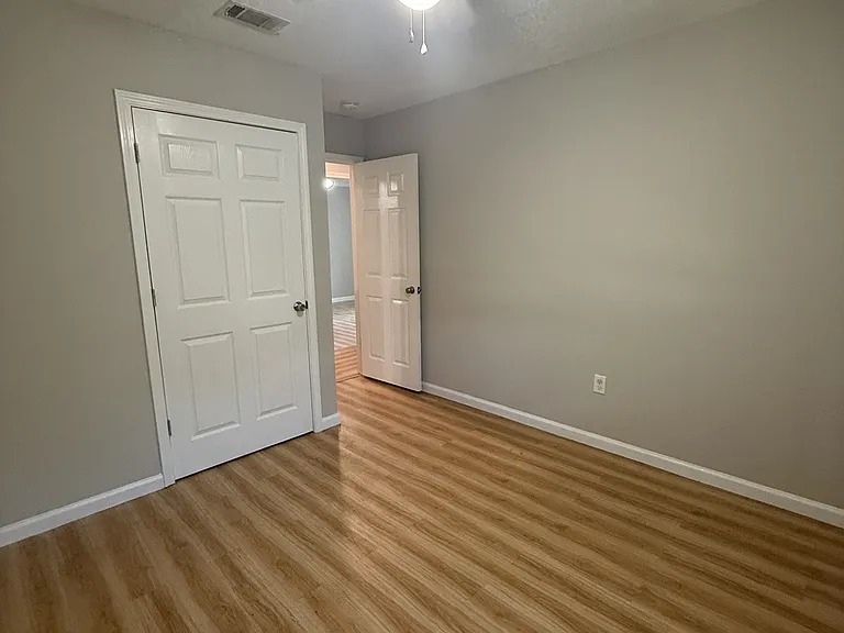 700 Mayflower Ave — Photo 9