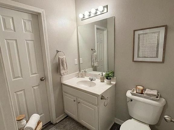 5th image of 404 Pierpont Ct