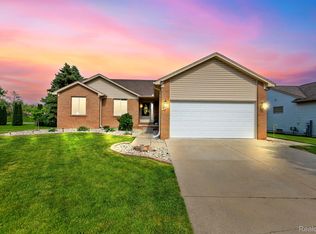 47755 Barclay Ct, Shelby Township, MI 48317