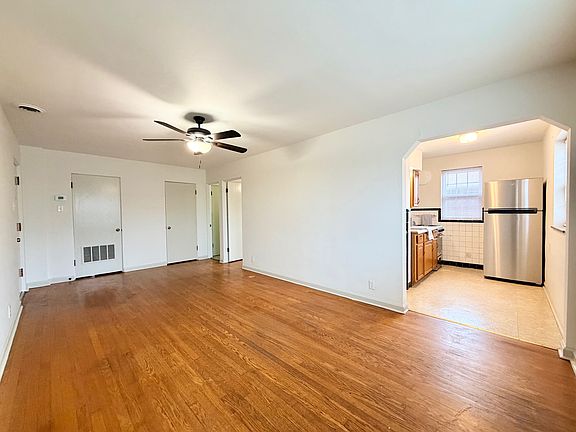 4th image of 5821 Sunshine Dr #H