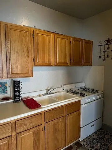 1502 E Broadway Ave — Photo 7