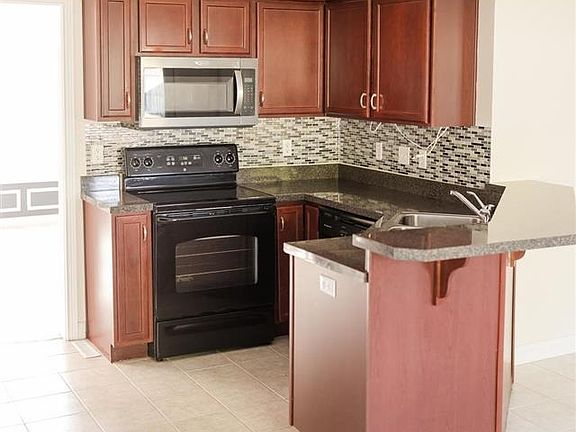 4th image of 122 Tuscany Ln