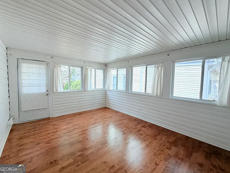 356 Georgia Ave SE — Photo 9