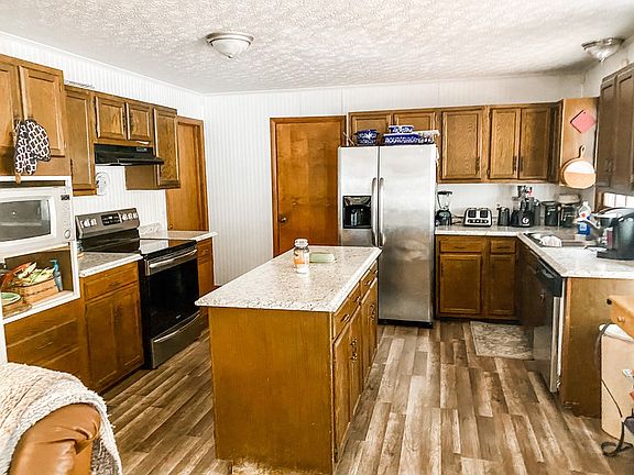 4th image of 327 Potts Br
