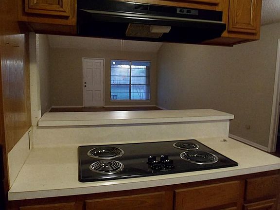 4th image of 413 N Amherst Dr