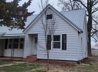 9 Madison Ave, Charleston, IL 61920