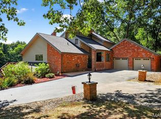 1519 Laketop Dr, Fairview Heights, IL 62208