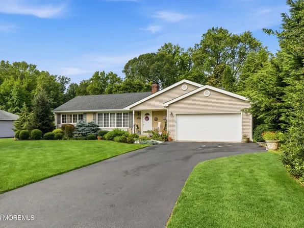 251 Hamiltonian Drive, Middletown, NJ 07701