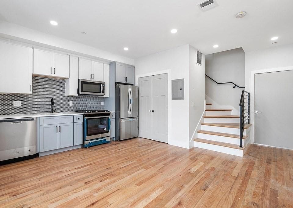 2nd image of 181 Bennington St #2B