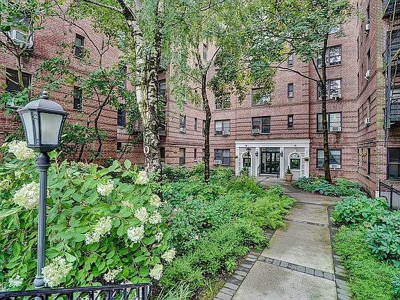 2nd image of 3840 Greystone Ave