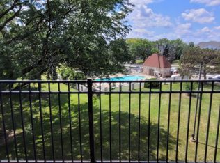 5000 Carriageway Dr #319, Rolling Meadows, IL 60008