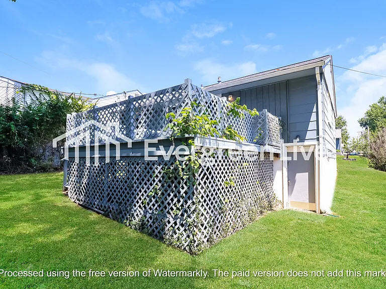 9750 Royalton Ct — Photo 13