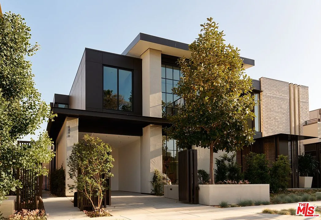 Building Photo - 8890 Rosewood Ave