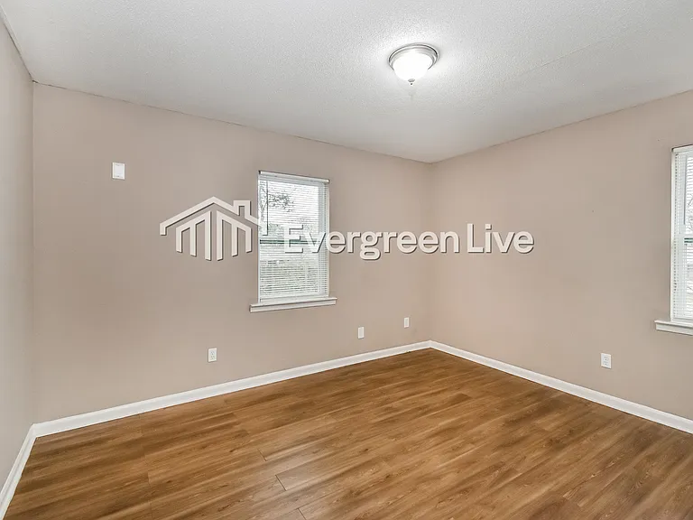 1939 Custer Dr — Photo 10