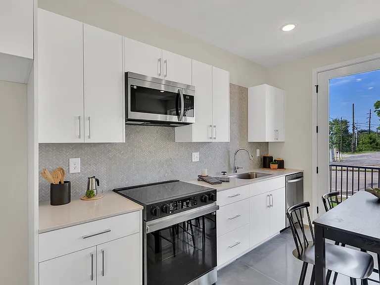 1602 N Central St — Photo 15