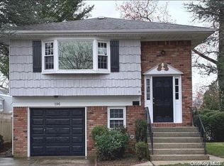 196 E Maujer St, Valley Stream, NY 11580