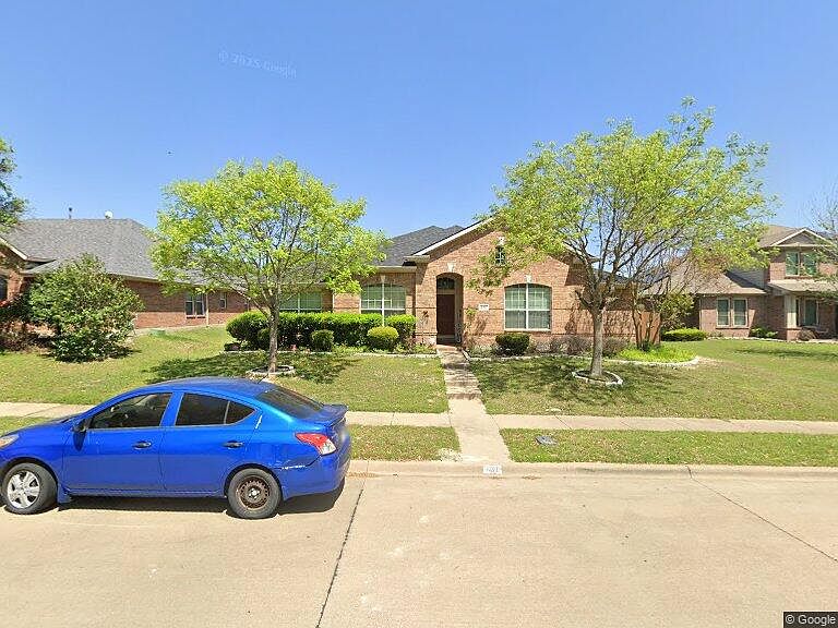 1st image of 631 Azalea Dr