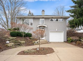 90 Water St, Douglas, MI 49406
