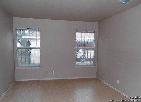 5th image of 619 Deely Pl
