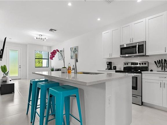 3rd image of 3050 Thomasson Dr Unit 106