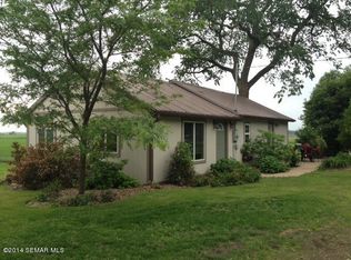 85247 S Island Cir, Hollandale, MN 56045