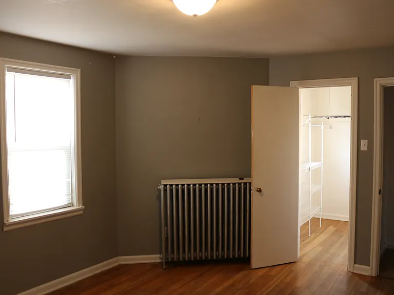 Main Bedroom towards walk-in closet