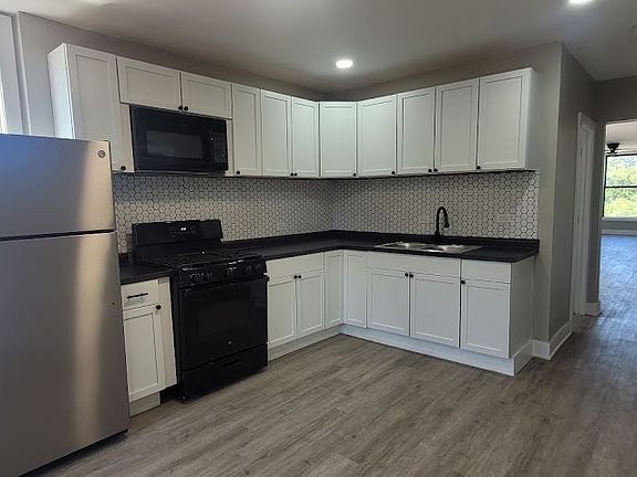 4th image of 8723 S Buffalo Ave #3