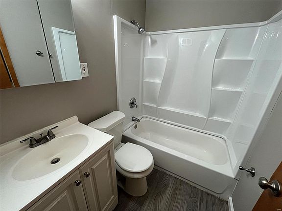 3rd image of 304 Kirk Dr