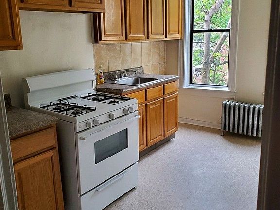 4th image of 53-17 Skillman Ave #3L