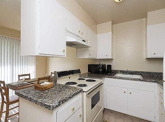 Fully-equipped kitchen with table seating for 4