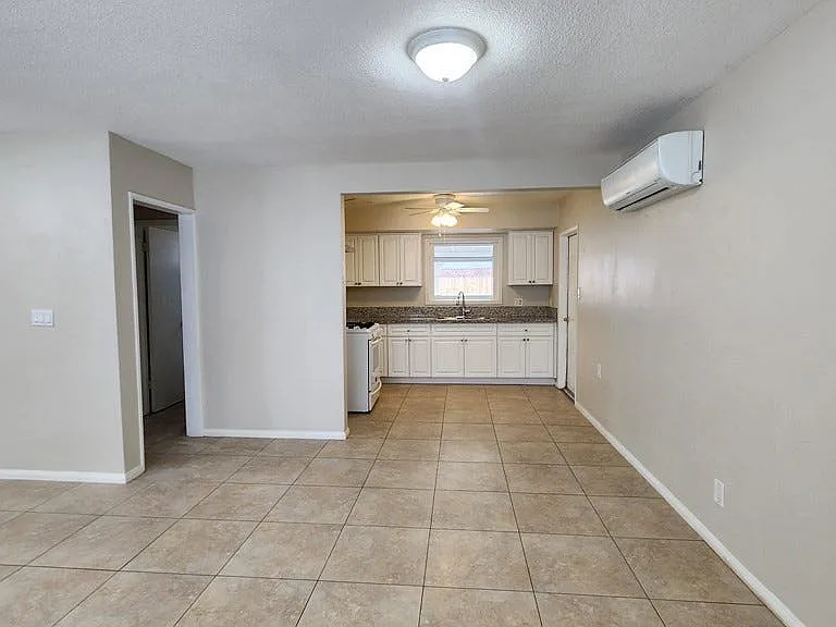 3975 Eileen St — Photo 25