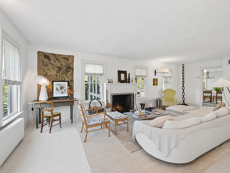 160 Jermain Ave — Photo 4