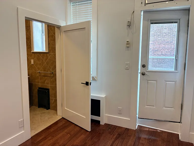 219 Franklin St #2 — Photo 8