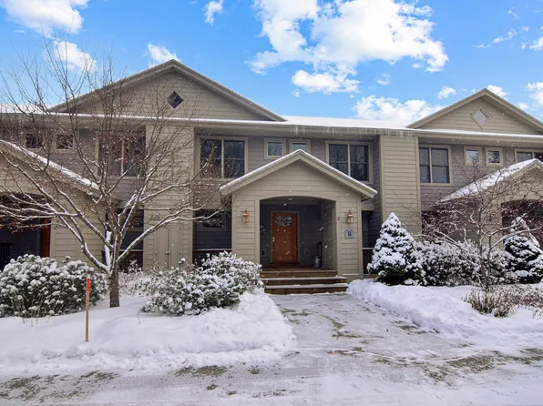 176 Hannah Loop #8, Carroll, NH 03575