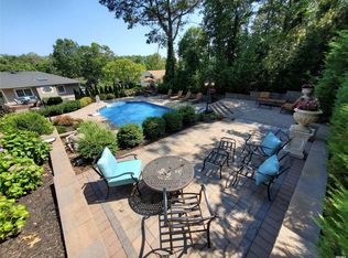 35 Cornell Dr, Plainview, NY 11803