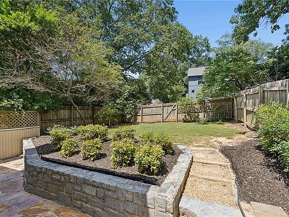3rd image of 2318 Colonial Dr NE