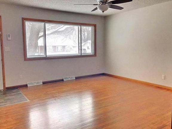 2nd image of 406 23rd St