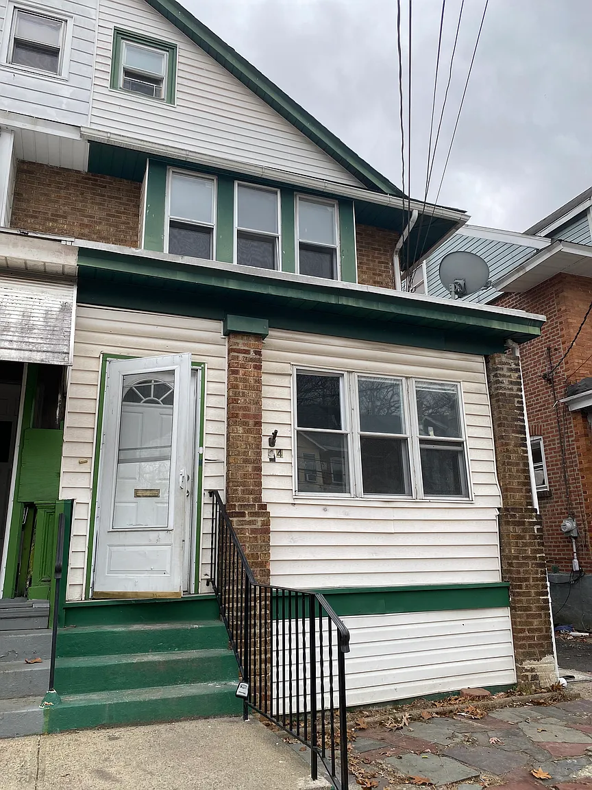 44 Laurel Ave photo 1
