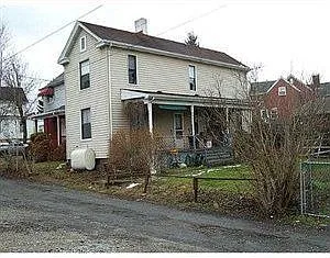 220 Thorton Ave photo 1