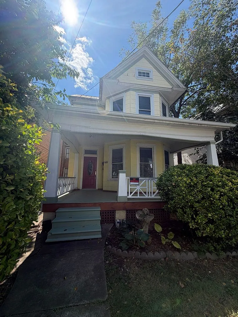 Charming 3 BR home with Garage, Convenient Location! — Photo 1